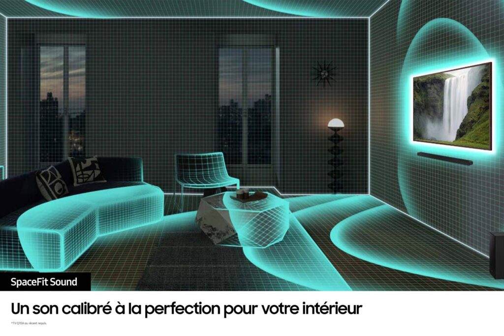 Un salon contemporain doté du système de son surround SAMSUNG HW-S710D aux accents néon, accompagné d'un texte qui dit : « Un son calibré à la perfection pour votre intérieur.