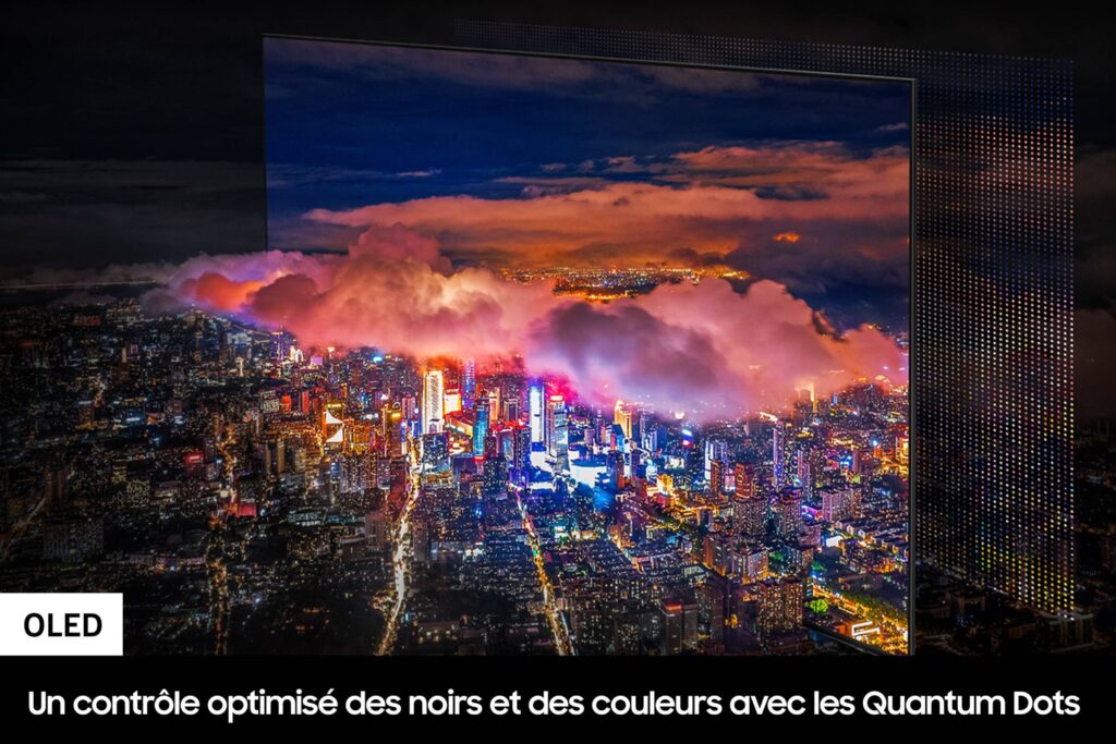 Horizon de la ville la nuit avec des couleurs vives et une luminosité améliorée sur un téléviseur OLED SAMSUNG TQ55S95C avec technologie Quantum Dots.