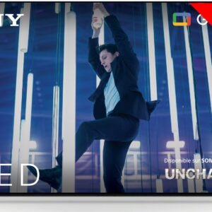 Le téléviseur OLED SONY K55XR80PAEP modèle 2024 présente une scène époustouflante de « Uncharted », capturant un homme en plein saut sur son écran vibrant de 139 cm, mis en valeur par des accents rouges.