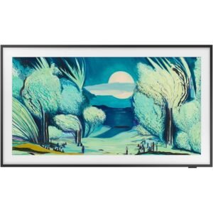 Une peinture d'un paysage au clair de lune avec des arbres bleu-vert, des collines et de petites figures humaines, parfaite pour être exposée sur le SAMSUNG TQ43LS03B The Frame.