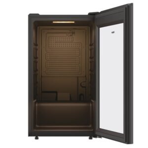 Ouvrez le refroidisseur à vin noir HAIER HWS34GGH1 avec un intérieur et une porte vides, dotés d'étagères et d'un compartiment inférieur, parfait pour exposer votre collection de vins.
