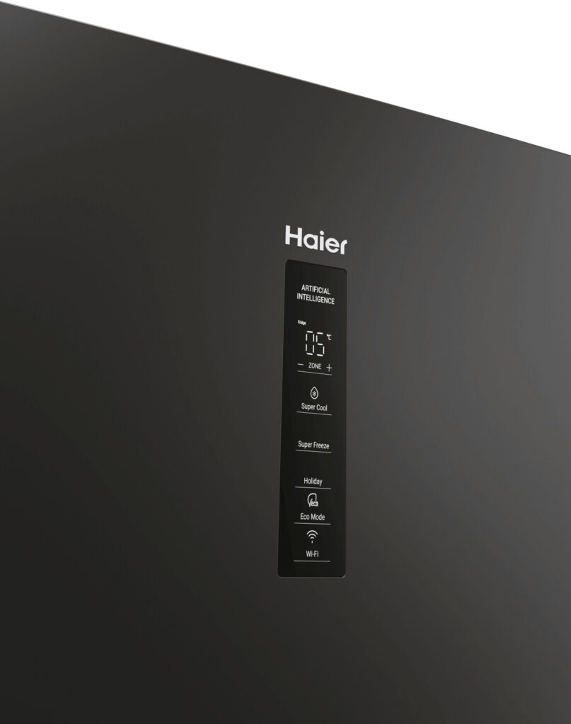 Gros plan du panneau de commande numérique du HAIER HTW5620DNPT, présentant des paramètres tels que Super Cool, Super Freeze et WiFi.