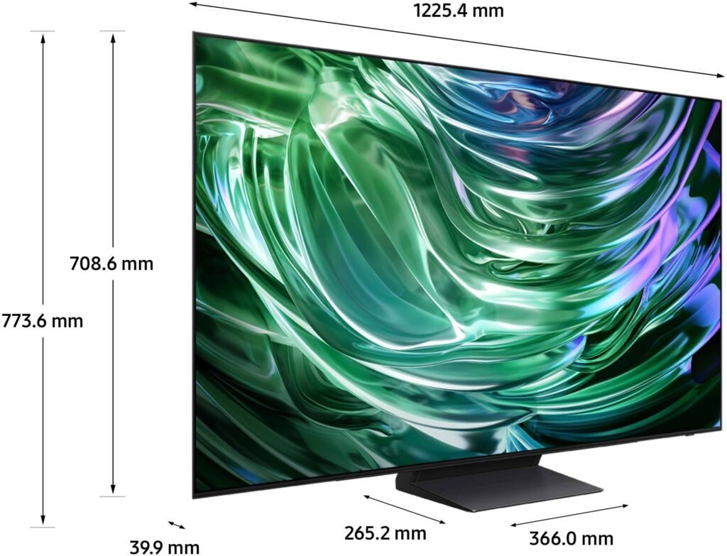 Découvrez le SAMSUNG TQ55S90D, un téléviseur ultra-fin doté d'un superbe écran abstrait vert tourbillonnant et de dimensions précises.