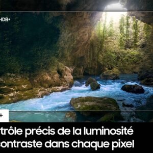 Une rivière pittoresque serpente à travers une gorge rocheuse entourée d'une verdure luxuriante sous un soleil éclatant, capturant l'essence de la nature avec la clarté d'un écran SAMSUNG TQ55S90D.