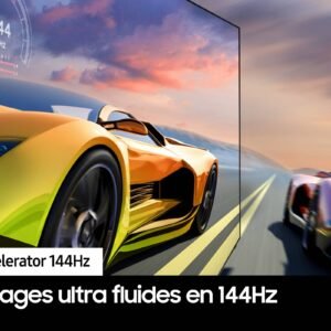 Des voitures de sport roulent sur une route avec un flou de mouvement ; le texte indique « Découvrez des images ultra-fluides à 144 Hz avec le SAMSUNG TQ77S90D.