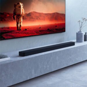 Une élégante barre de son SONY HTA9000 BRAVIA Theatre Bar 9 repose sur une surface en marbre gris sous un téléviseur affichant un astronaute marchant sur un paysage rouge de type martien.