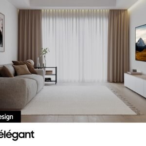 Rehaussez l'élégance moderne de votre salon avec le téléviseur SAMSUNG TU65DU8575, doté d'un design AirSlim. Fixé au mur, il s'associe parfaitement à un canapé gris et à des rideaux beiges, créant ainsi un espace élégant et raffiné.