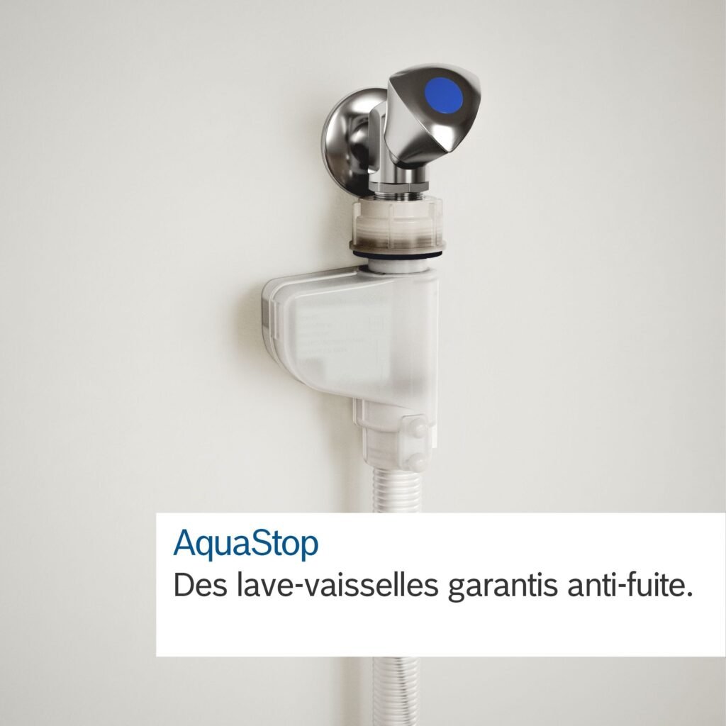 Gros plan d'un dispositif anti-fuite sur le lave-vaisselle BOSCH SMS24EUW00F, doté de la technologie AquaStop avec le texte : « AquaStop - Des lave-vaisselle garantis anti-fuite.