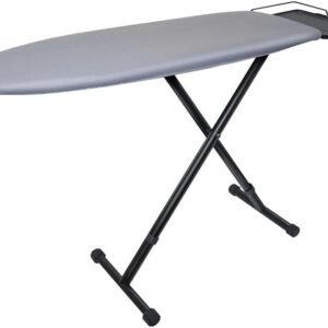 Le BRAUN IB3001BK bénéficie d'une touche moderne avec ses pieds noirs élégants et comprend un repose-fer résistant à la chaleur, améliorant ainsi l'efficacité de votre repassage.
