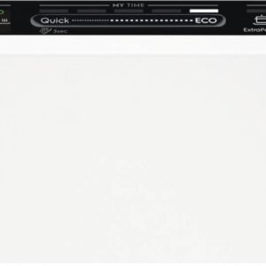 Gros plan du panneau de commande du lave-vaisselle ELECTROLUX EES48320L, mettant en évidence ses réglages, ses boutons et son affichage numérique.