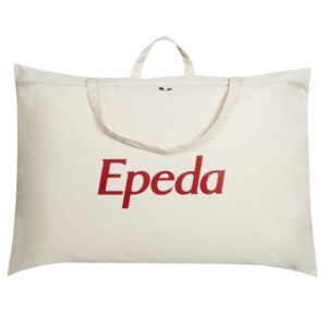 Le sac fourre-tout EPEDA NYMPHEA, de couleur beige, arbore le mot « Epeda » en lettres rouges audacieuses. Il comprend une poignée de transport pratique sur le dessus et est parfait pour les sorties décontractées, alliant style et fonctionnalité.