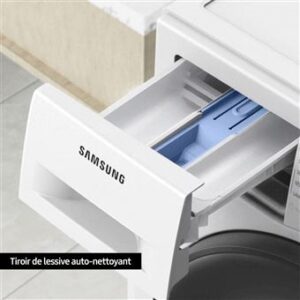 Ouvrez le tiroir à lessive du lave-linge SAMSUNG WW90CGC04DAE pour trouver un compartiment bleu clair. Le tiroir porte le texte « Tiroir de lessive auto-nettoyant ».