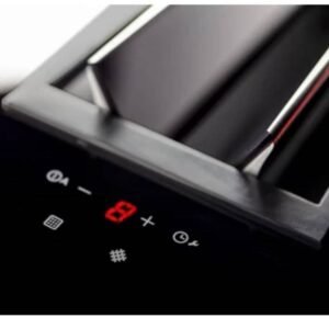 Gros plan d'un grille-pain FALMEC QUANTUM3421 EASY avec commandes numériques et un écran affichant « 8 », offrant une interface intuitive.