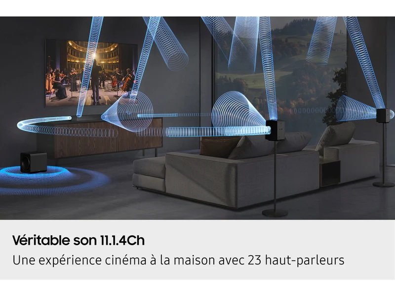 Salon avec canapé, télévision et haut-parleurs ; les ondes sonores bleues mettent en valeur le système de son surround immersif à 23 haut-parleurs du SAMSUNG HW-Q995D (Copie).