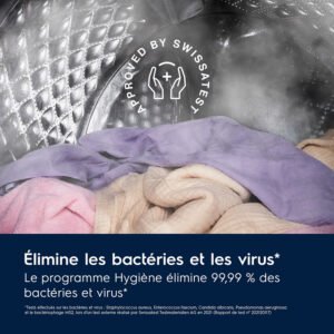 Linge dans le tambour d'une machine à laver, mettant en évidence le programme d'hygiène de l'ELECTROLUX EW6FI5814BA qui élimine les bactéries et les virus pour un nettoyage en profondeur.