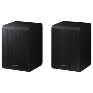 Deux enceintes sans fil noires, parfaites pour s'associer à la barre de son SAMSUNG HW-QS760F, sont placées côte à côte sur un fond blanc.