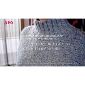 Gros plan d'une personne portant un pull en tricot gris avec un texte français sur les machines à laver AEG et le modèle AEG LWR98B166X superposé.