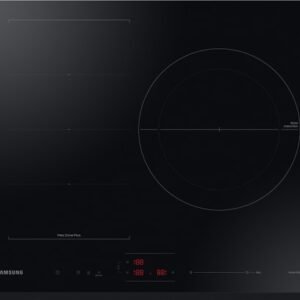 La SAMSUNG NZ63B6056GK est une table de cuisson à induction noire dotée de commandes tactiles numériques et de plusieurs zones de cuisson visibles.