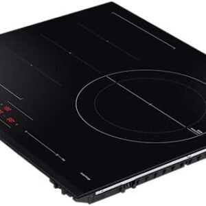 La SAMSUNG NZ63B6056GK est une table de cuisson électrique en verre noir avec commandes tactiles et plusieurs zones de cuisson, dont une grande zone.