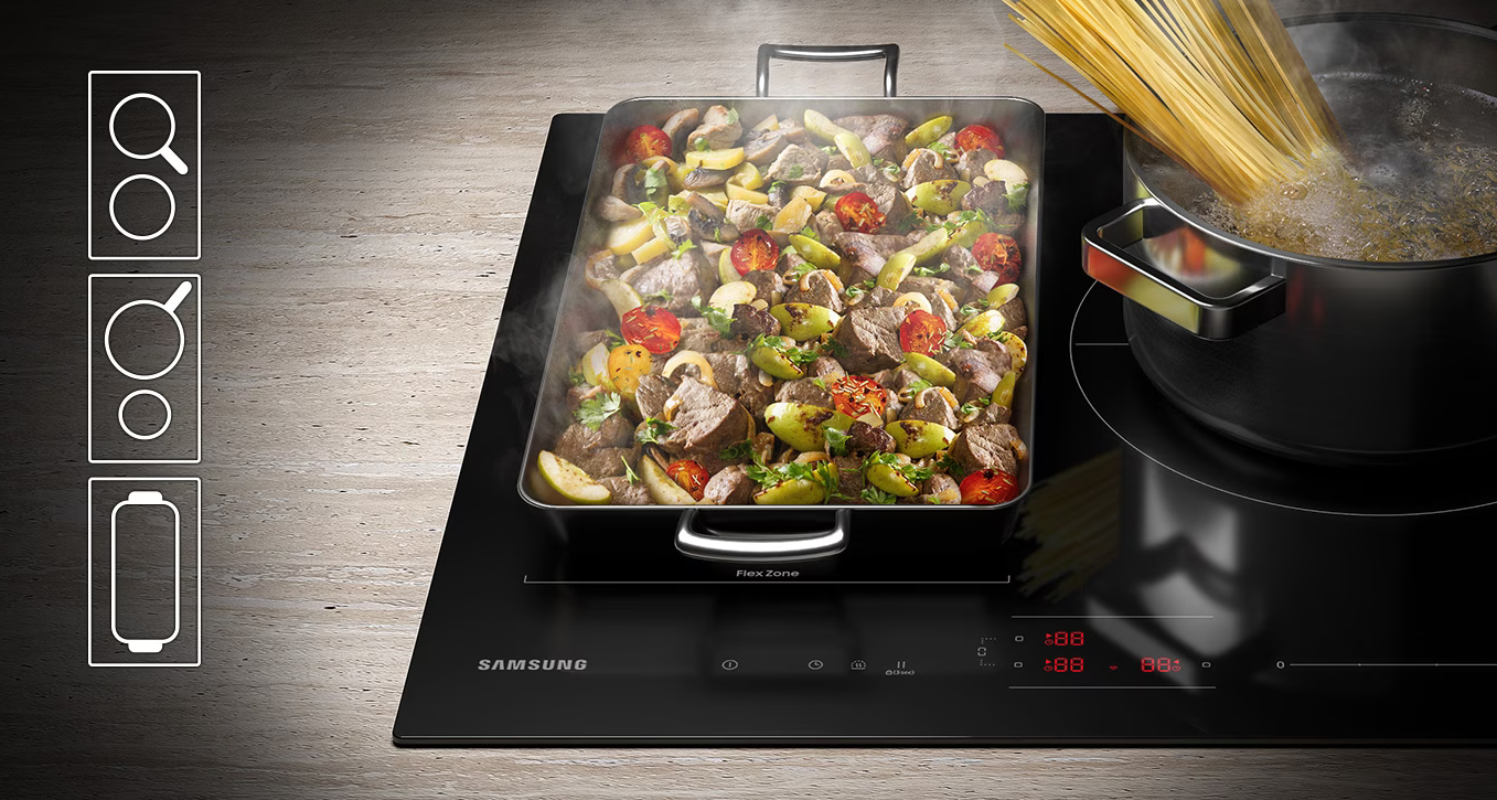 Une cuisinière SAMSUNG NZ63B6056GK avec une casserole de viande et de légumes en train de cuire à côté d'une marmite de pâtes en train de bouillir.