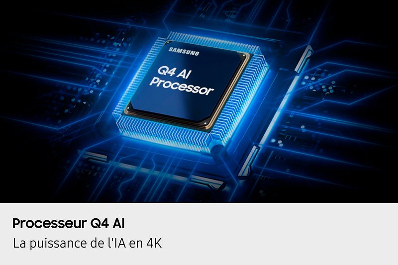 Gros plan sur la puce Q4 AI du SAMSUNG TQ55Q7F4AUXXC qui brille en bleu avec des lignes de circuit, mettant en évidence la technologie avancée 4K AI pour des performances visuelles époustouflantes.