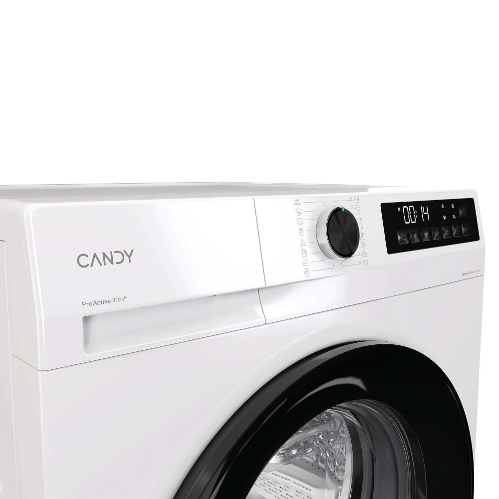 La machine à laver CANDY GD49B8-S est dotée d'un affichage numérique et d'un bouton de commande, présentés sous l'angle avant droit.