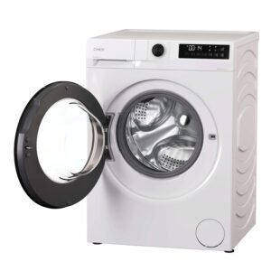 La CANDY GD49B8-S est une machine à laver blanche à chargement frontal présentée avec sa porte ouverte, révélant le tambour vide à l'intérieur.