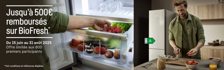 Un homme place des fraises dans le tiroir d'un réfrigérateur BIOFRESH ; le texte français met en évidence une remise ODR LIEBHERR de 500 euros.