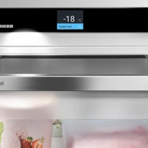 Gros plan sur le tiroir de congélation LIEBHERR FND7026-22, dont l'affichage digital indique -18°C avec le mode "SuperFrost" activé.