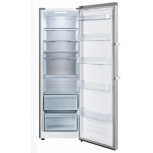 Le réfrigérateur HISENSE FL372BIE dispose de plusieurs étagères, de bacs de porte pratiques et de deux tiroirs inférieurs spacieux dans son intérieur ouvert et vide.