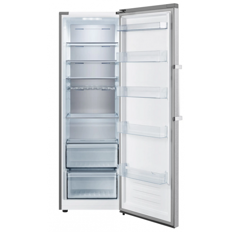 Le réfrigérateur HISENSE FL372BIE dispose de plusieurs étagères, de bacs de porte pratiques et de deux tiroirs inférieurs spacieux dans son intérieur ouvert et vide.