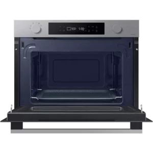 Le four à micro-ondes SAMSUNG NQ5B4513GBS encastrable en acier inoxydable est présenté avec sa porte ouverte, montrant l'intérieur vide.