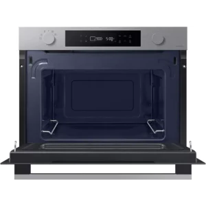 Le four à micro-ondes SAMSUNG NQ5B4513GBS en acier inoxydable est présenté avec sa porte ouverte, montrant un intérieur vide et un panneau de commande convivial.