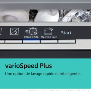 Gros plan du panneau de commande du lave-vaisselle SIEMENS SN63H800MF - STUDIOLINE (Copie) avec de la vaisselle à l'intérieur, mettant en évidence l'option de lavage varioSpeed Plus.