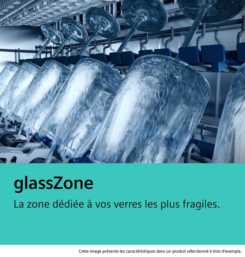 Plusieurs verres à vin sont placés à l'envers dans un panier de lave-vaisselle, prêts à être lavés dans le SIEMENS SN63H800MF - STUDIOLINE (Copie).