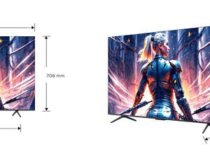 Téléviseur TCL 55C72B 55 pouces présenté avec ses dimensions, vue de côté, et sa télécommande placée à côté.