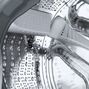 Vue rapprochée de l'intérieur du tambour du lave-linge SIEMENS WG56H2A5FR, montrant des gouttes d'eau sur la surface métallique.