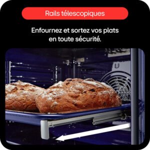 Deux miches de pain sortent du four en douceur sur les rails télescopiques, démontrant ainsi le design sans faille et la commodité du LG WS9D7676CB.