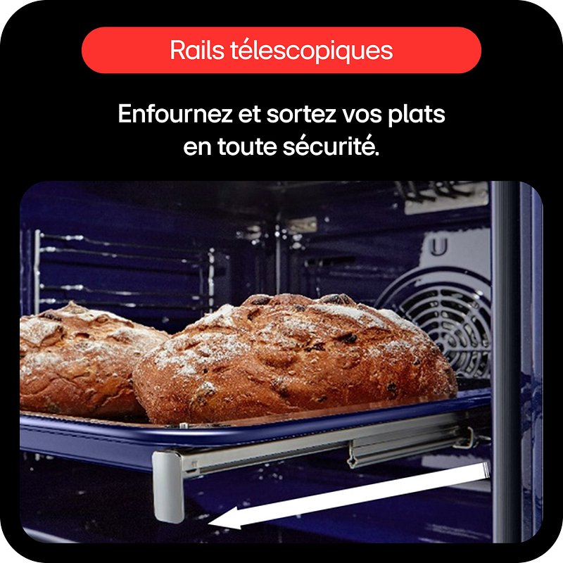 Deux miches de pain sortent du four en douceur sur les rails télescopiques, démontrant ainsi le design sans faille et la commodité du LG WS9D7676CB.