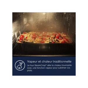 Les légumes cuisent à la perfection dans le four ELECTROLUX COD6P46X0 (Copie), tel qu'on le voit à travers la porte, pour des résultats impeccables à chaque fois.