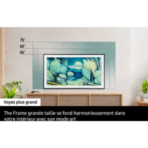 Un téléviseur SAMSUNG TQ55LS03F THE FRAME est fixé au mur dans une pièce moderne, où il expose des œuvres d'art numériques. Il est entouré de ses différentes tailles : 55", 65" et 75".