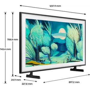 Un téléviseur à écran plat SAMSUNG TQ55LS03F THE FRAME affiche des paysages dont les dimensions en millimètres sont indiquées de chaque côté.