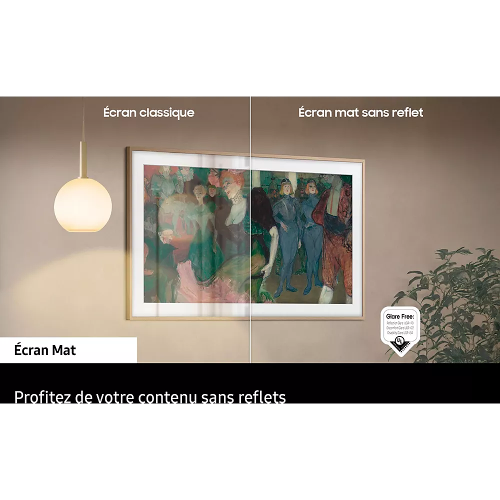Une peinture sur un mur est présentée avec un écran classique à gauche et un écran SAMSUNG TQ55LS03F THE FRAME mat et sans reflet à droite.