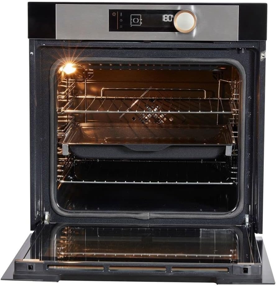 Le four DE DIETRICH DOP7350X présente un design moderne avec sa porte ouverte, son éclairage intérieur et ses grilles vides à l'intérieur.