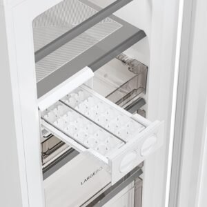 Ouvrez le tiroir du réfrigérateur HAIER H4F306WDH1 pour découvrir un bac à glaçons vide et les boutons de commande avant.