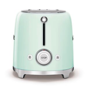 Le grille-pain SMEG TSF01PGEU VERT D'EAU présente une finition vert menthe avec des accents chromés et trois boutons : décongélation, arrêt et réchauffage.