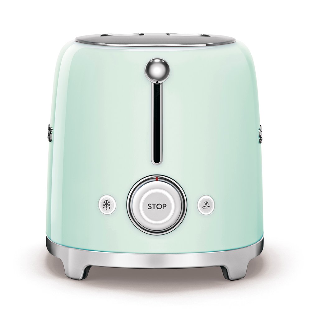 Le grille-pain SMEG TSF01PGEU VERT D'EAU présente une finition vert menthe avec des accents chromés et trois boutons : décongélation, arrêt et réchauffage.