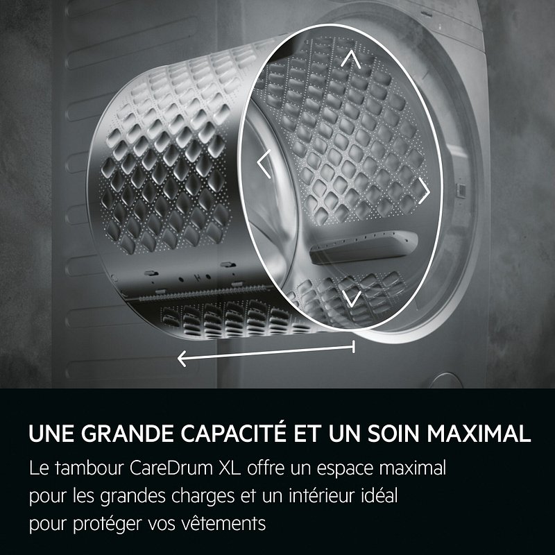 Gros plan sur le tambour du lave-linge AEG LFR731611V, qui se distingue par sa grande capacité et sa technologie d'entretien avancée pour un nettoyage en douceur du linge.