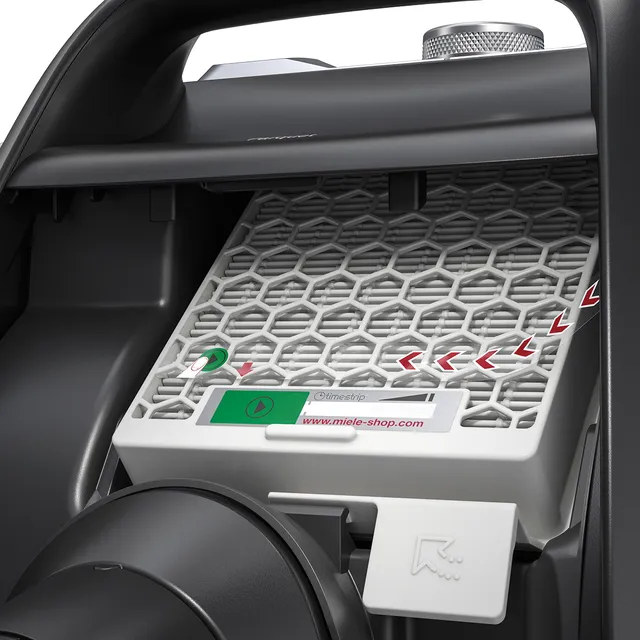 Gros plan sur le filtre HEPA de l'aspirateur Miele BOOST CX1 POWERLINE, avec son motif en nid d'abeille et ses boutons indicateurs POWERLINE.