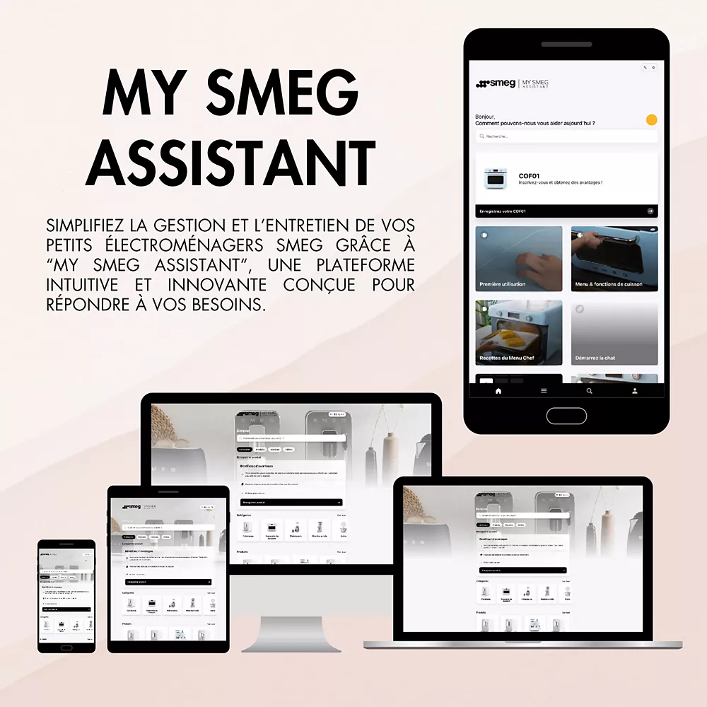 Cinq appareils affichent l'interface de la plateforme SMEG BLC01BLMEU "My Smeg Assistant" sur un fond beige clair avec un texte en français.